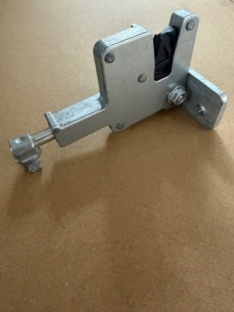 Garador Retractable Double Door Bottom Latch and Bracket Assembly