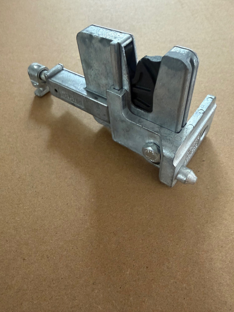Garador Retractable Double Door Bottom Latch and Bracket Assembly
